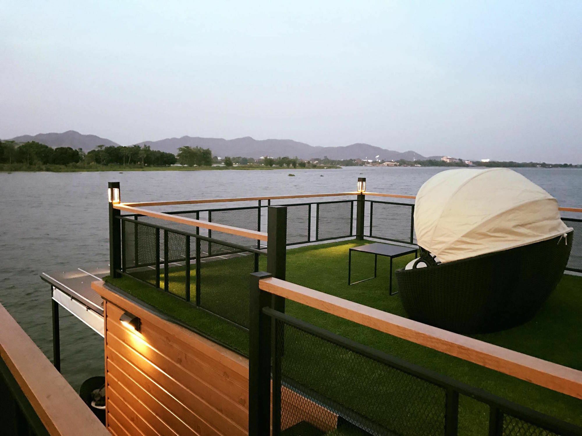 Blue Sky Raft At Kanchanaburi City Exterior photo