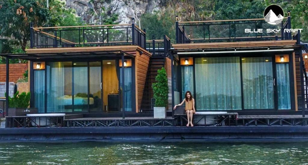 Blue Sky Raft At Kanchanaburi City Exterior photo